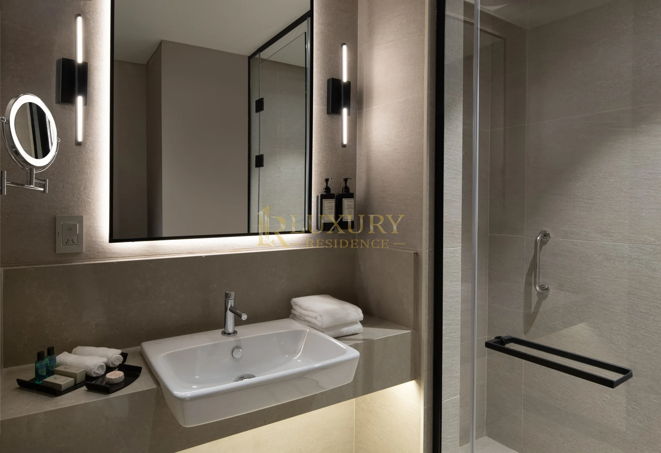 Asia | Lüx 1+0 | Gym&Pool | Balkonlu King Yataklı Delüks Oda | Otel Hizmetli